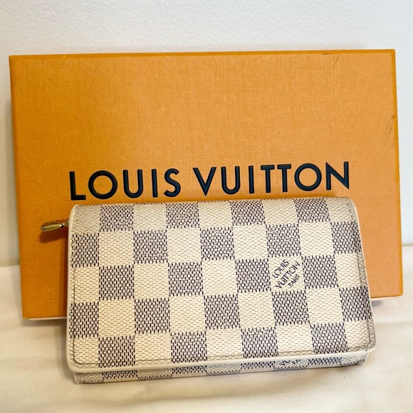 Louis Vuitton Wallet - Picture 1 of 11